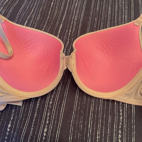 Three PINK bras - Picture 7 of 7